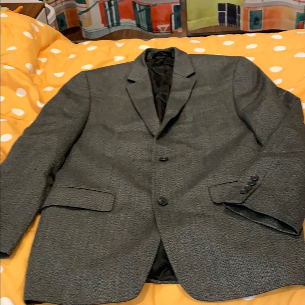 Macy’s men’s gray houndstooth oversized blazer, size 40R.